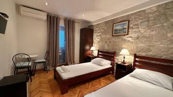 Doppelzimmer (Double Room (7,8,9))