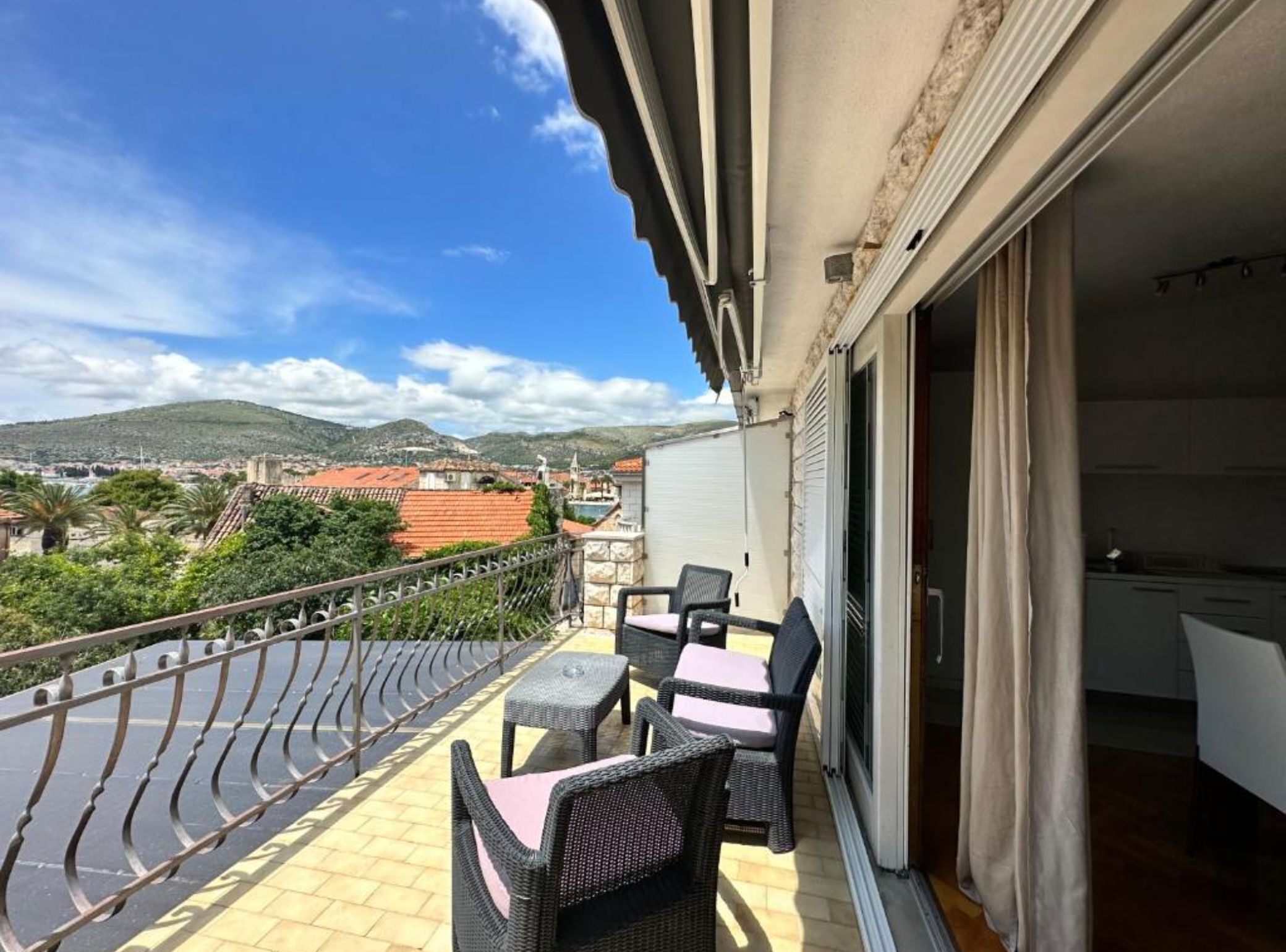 Double Room (Double Room with Balcony (5)) | Bahagian luar