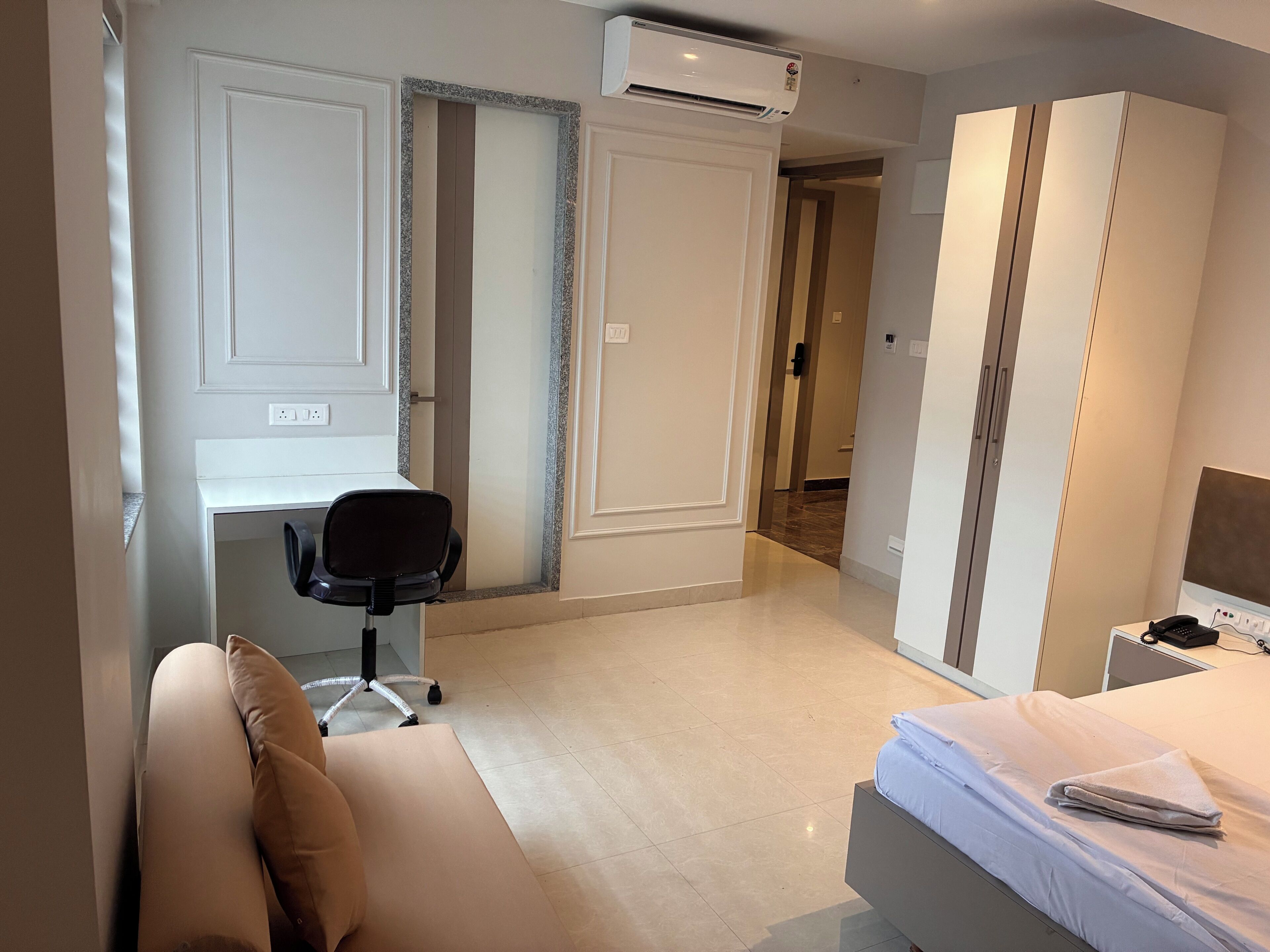 Superior-studio, kaupunkinäköala | Työpöytä, kannettavalle tietokoneelle sopiva työtila, pimennysverhot