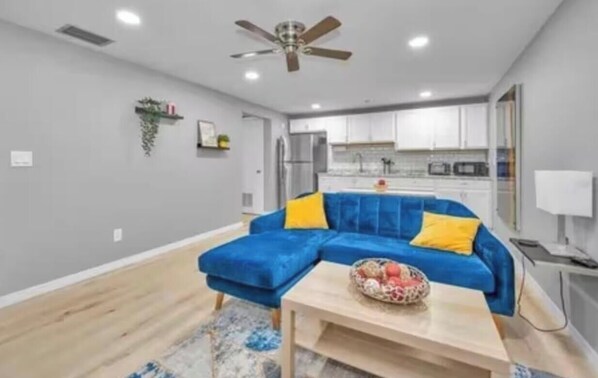 Smart TV - Private Oasis in Brandon Private Entrance & Free Parking (Brandon)