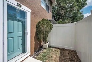 Exterior detail - Private Oasis in Brandon Private Entrance & Free Parking (Brandon)
