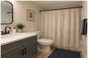 Bathroom - The Daventry Hotel (Toronto)