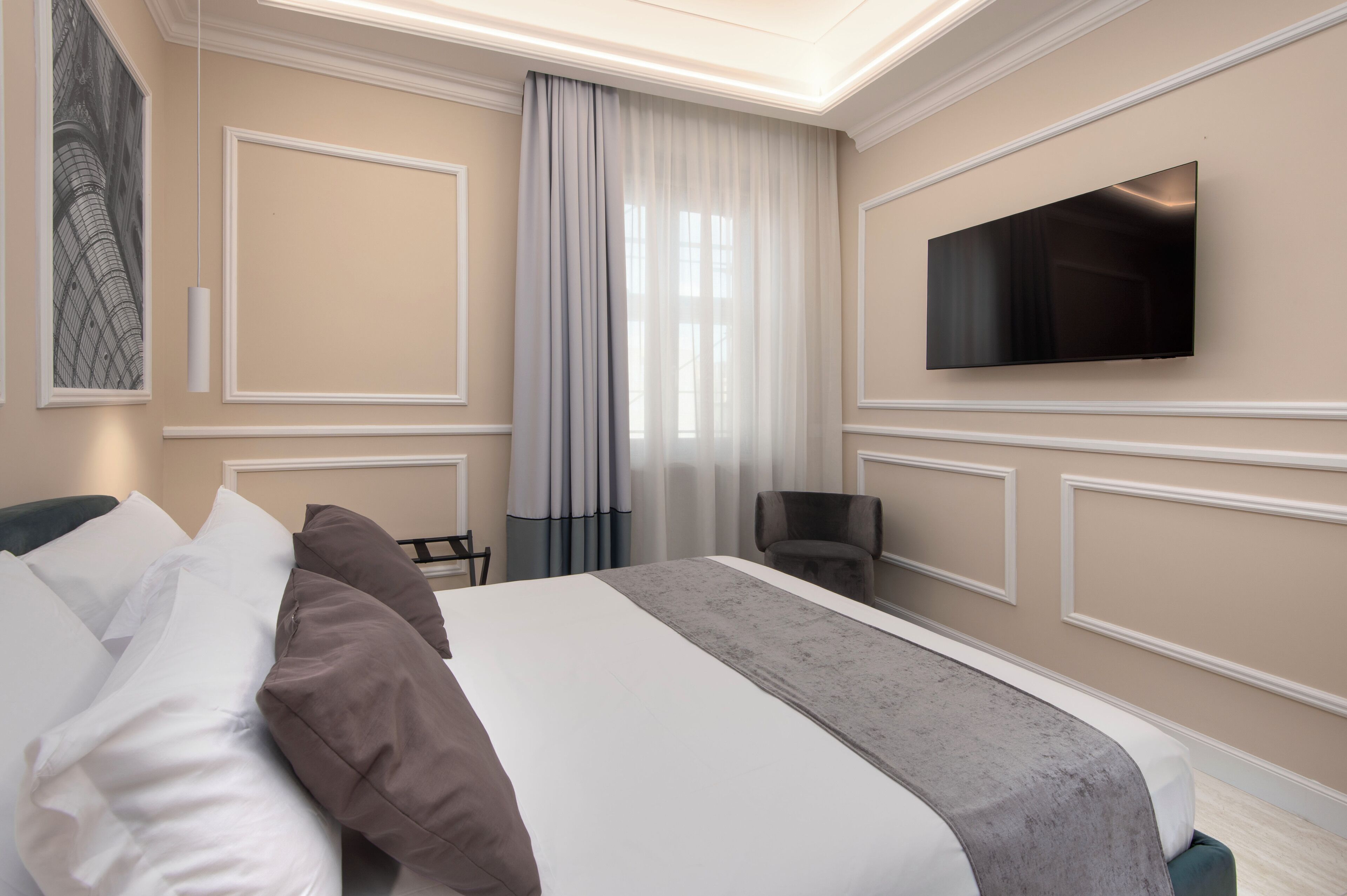 Luxury-Doppelzimmer, Stadtblick | Daunenbettdecken, Minibar, Zimmersafe, individuell eingerichtet