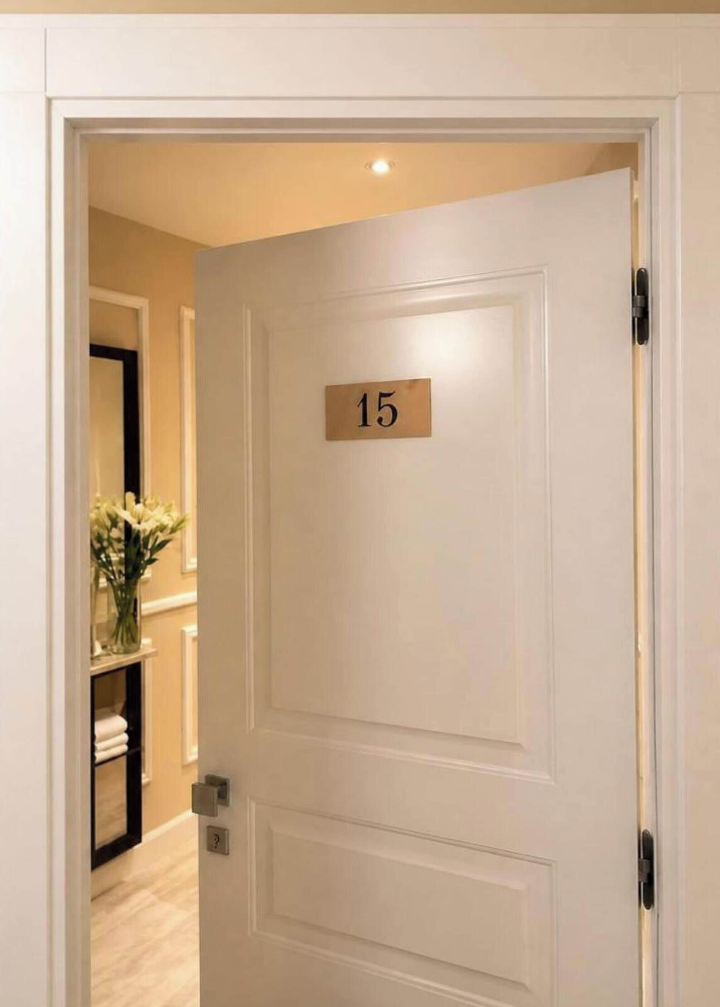 Luxury Quadruple Room, City View | Interior