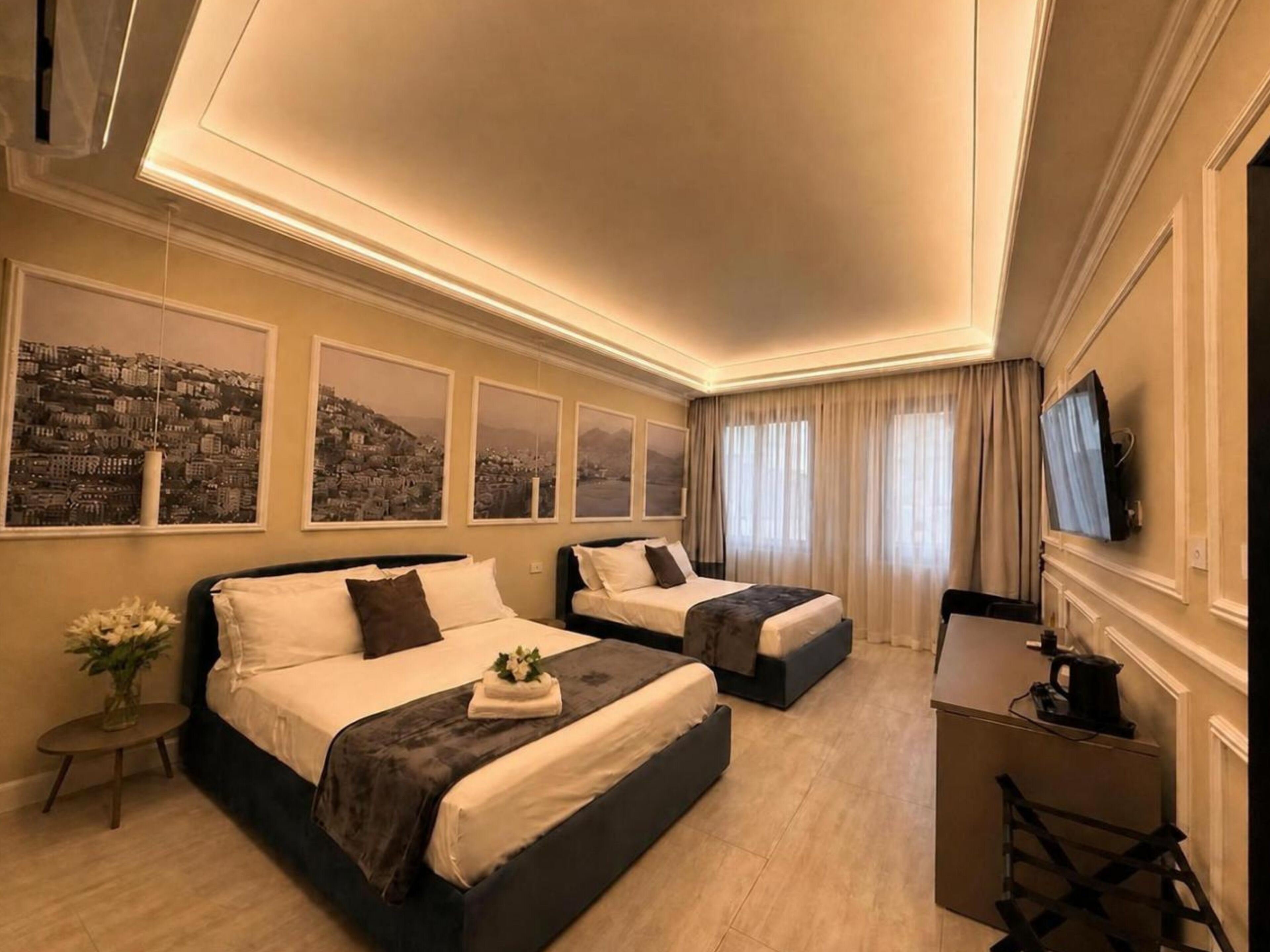 Quadrupla Luxury, vista città | Minibar, una cassaforte in camera, una scrivania, postazione laptop