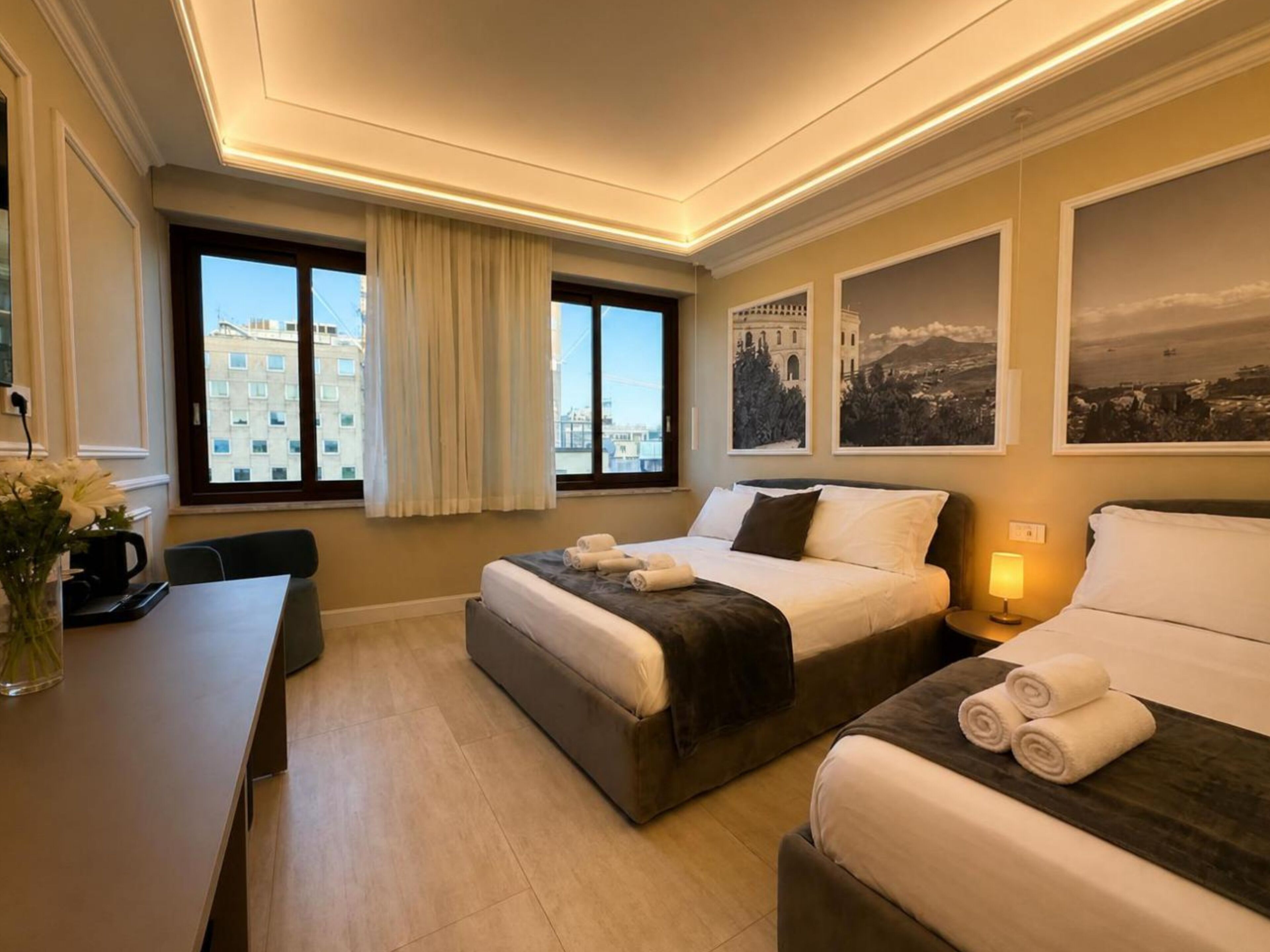 Quadrupla Luxury, vista città | Minibar, una cassaforte in camera, una scrivania, postazione laptop