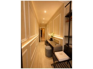 Luxury Double Room, City View | Interior - Naples Plaza Downtown (Naples)
