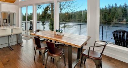 Modern Lakefront home, 3 bds, 2 baths, dock, gazebo, kayaks, and fishing.