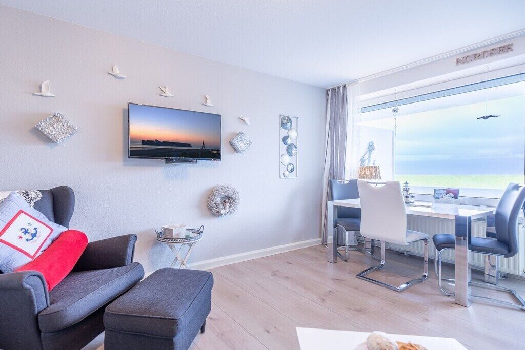 Smart-tv, een dvd-speler, een tafeltennistafel en boeken