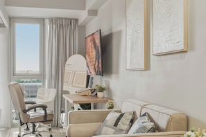 Living area - Luxury BGC Condo • Hotel Vibes • Netflix+Workspace (Taguig)
