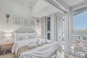 Room - Luxury BGC Condo • Hotel Vibes • Netflix+Workspace (Taguig)