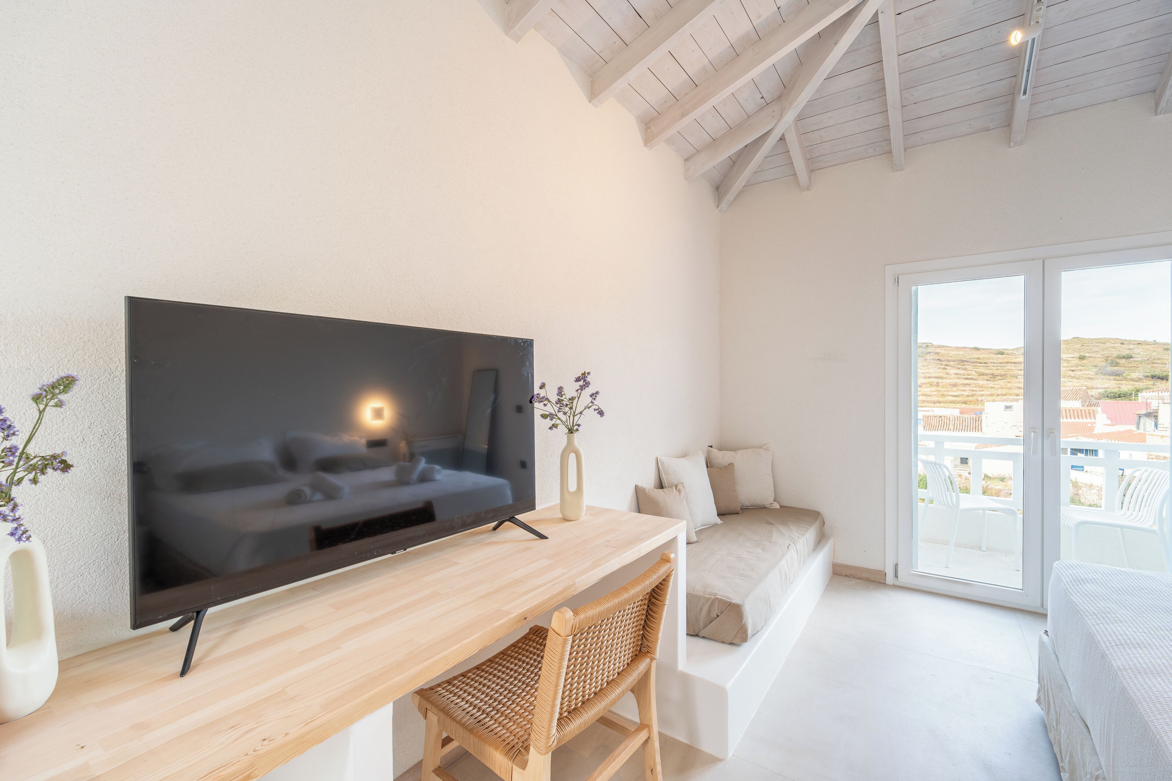Standard Suite with Balcony | Living area