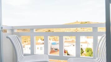 Standard Suite with Balcony | Unterkunftsgelände