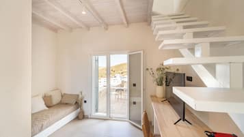 Maisonette with Terrace | Living area | 50-inch Smart TV with cable channels