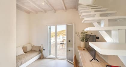 Drio Kythnos Suites