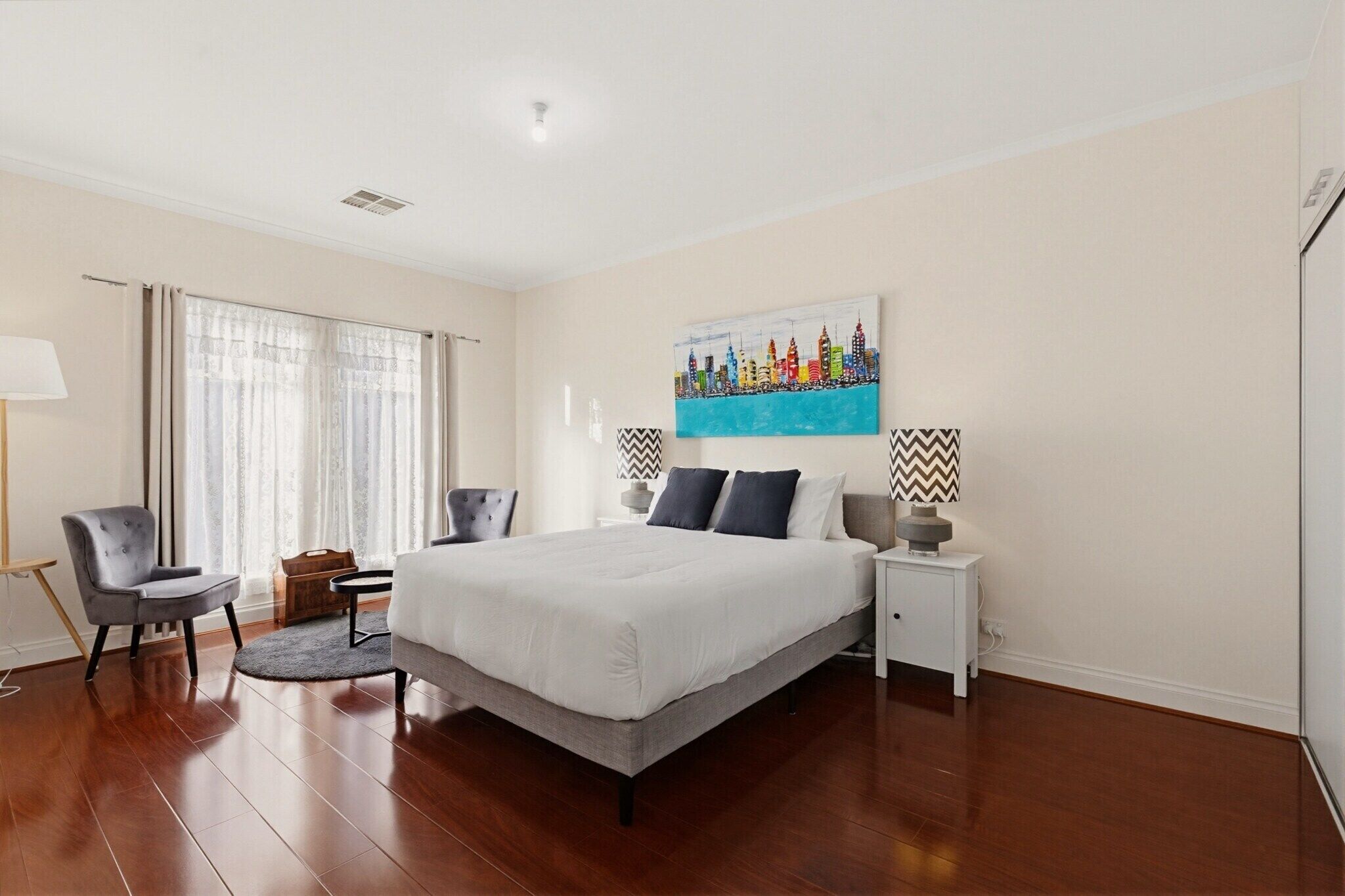 Iron/ironing board, Internet, bed sheets