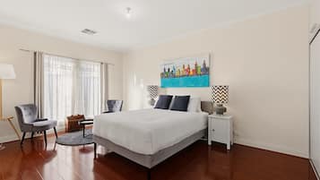 Iron/ironing board, Internet, bed sheets