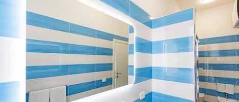 Shower, bidet, towels