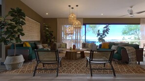 Ein modernes Wohnzimmer mit großem Fenster, Deckenventilator und Essbereich mit Korbstühlen.