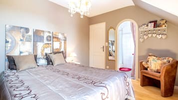 Iron/ironing board, WiFi, bed sheets
