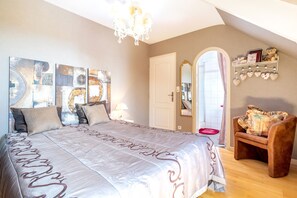 Strykjärn/strykbräda, wi-fi och sängkläder