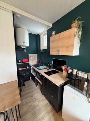 Private kitchen - Vrbo Property (Saint-Aubin-sur-Mer)