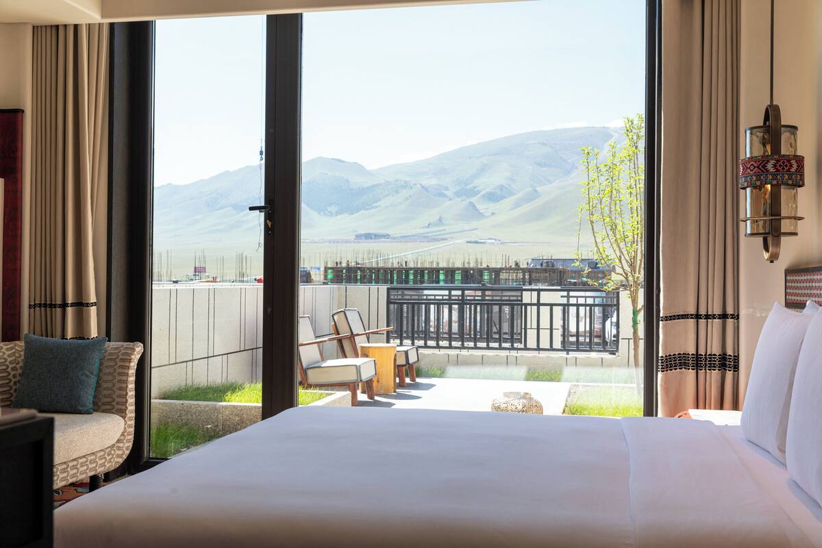 Standard Room, 1 King Bed, Mountain View