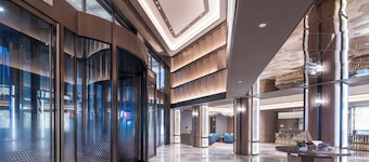 青岛台东步行街延安三路桔子水晶酒店