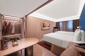 Basic Double or Twin Room | Desk, blackout drapes, free WiFi - Crystal Hotel Qingdao May Fourth Square (Qingdao)