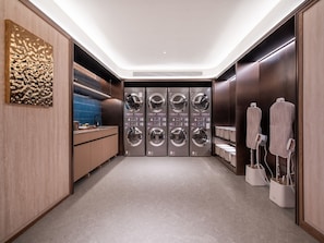 Laundry room - Crystal Hotel Qingdao May Fourth Square (Qingdao)