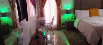 1-bed apmt in pleasant Lekki Phase1 - AC, PS5, 24/7 Electric/Security & Work Stn
