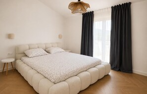 2 bedrooms, iron/ironing board, travel cot, free WiFi - Amazing apartment in Tkon with WiFi (Tkon)