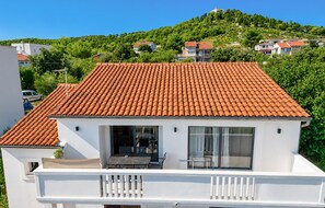 Property grounds - Amazing apartment in Tkon with WiFi (Tkon)