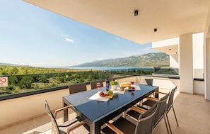 Outdoor dining - Gorgeous home in Rovanjska (Rovanjska)