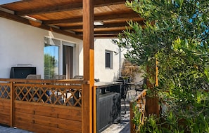 Outdoor dining - Beautiful home in Vir (Vir)