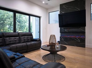 Interior - Modern 4-Story Luxury Townhome with Stunning Skyline Rooftop Terrace (Houston)