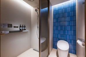 Shower, hair dryer, slippers, towels - Crystal Hotel qingdao wusi plaza haijing (Qingdao)