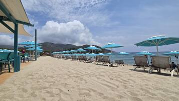 Una spiaggia nelle vicinanze