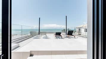 Premium Two-Bedroom Loft Suite | In-room safe, blackout drapes, WiFi (free), bed sheets