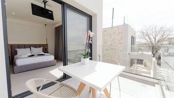Superior Double Room, City View | Outdoor dining
