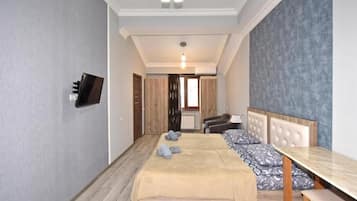 Standard Apartment | Soundproofing, iron/ironing board, free WiFi