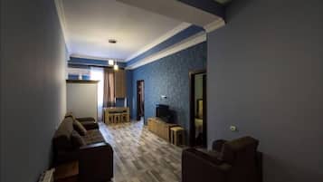 Deluxe Apartment | Living area