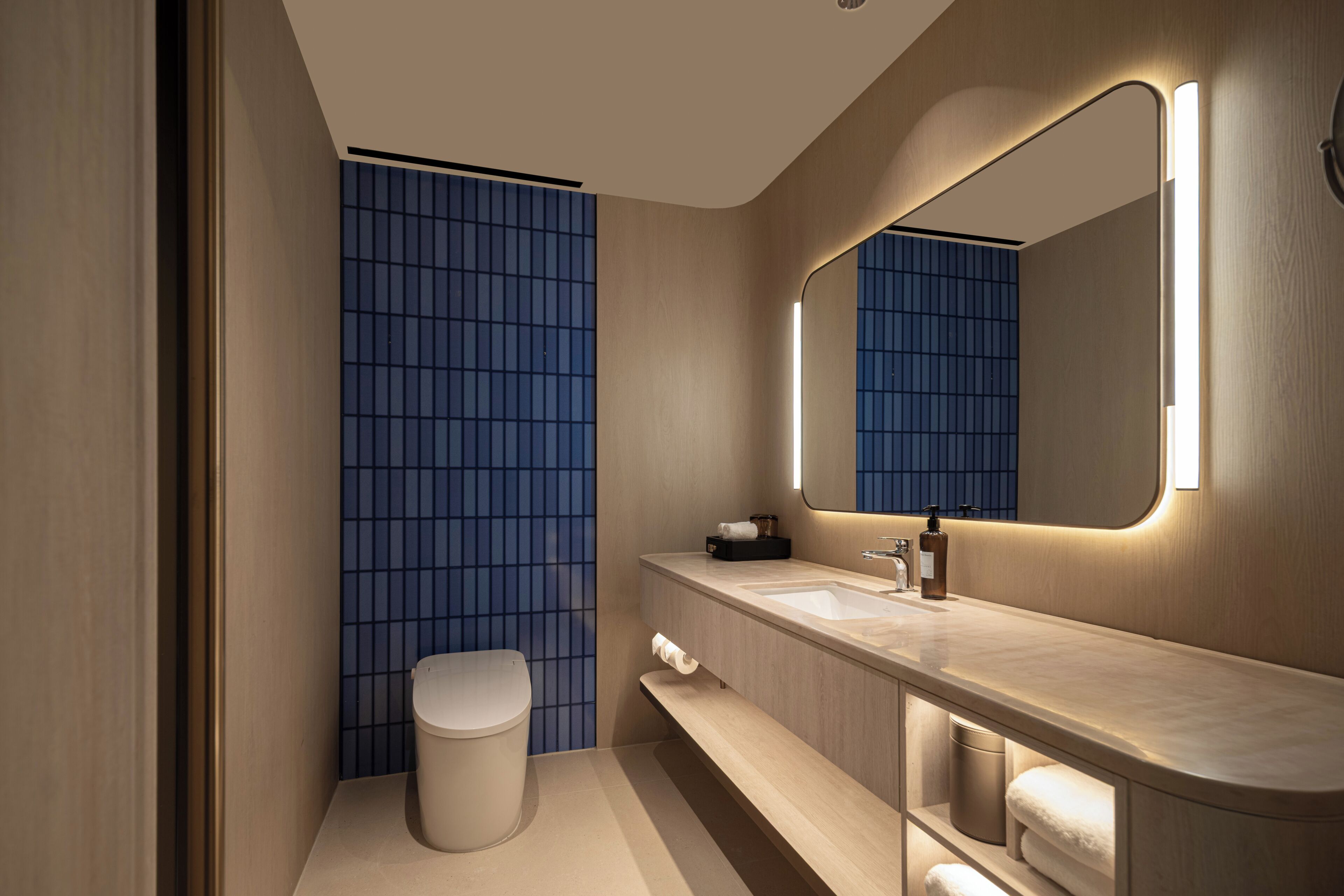 Camera familiare con 2 letti singoli, non fumatori, servizio di pulizie disponibile | Bagno | Set di cortesia gratuito, asciugacapelli, asciugamani, shampoo