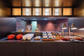 Bữa sáng buffet hàng ngày với phụ phí nhỏ 