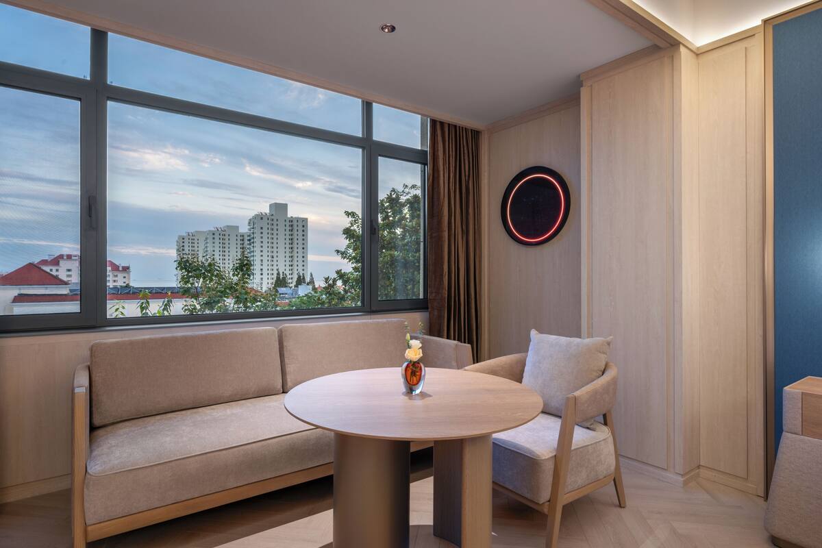 Phòng đơn cơ bản, không hút thuốc, máy điều hòa | Chăn bông, minibar với thức uống miễn phí, màn/rèm cản sáng 