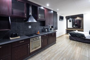 Private kitchen - Fox Inn Guesthouse Lephalale (Lephalale)