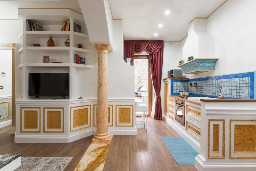Deluxe Condo, City View | Private kitchen