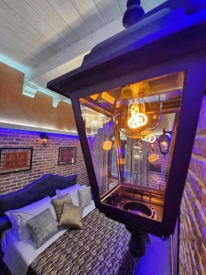 Deluxe Apartment, Courtyard View | Langsir/tirai gelap terus, kalis bunyi, seterika/papan seterika 
