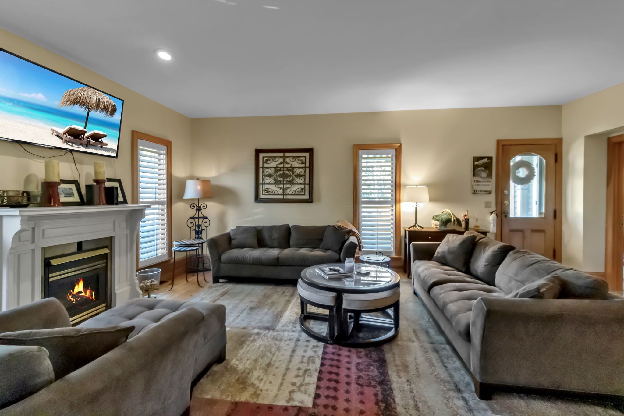Smart TV, fireplace