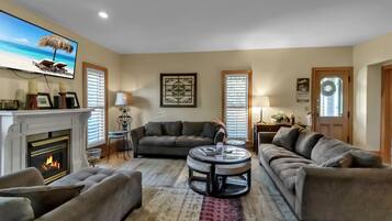 Smart TV, fireplace